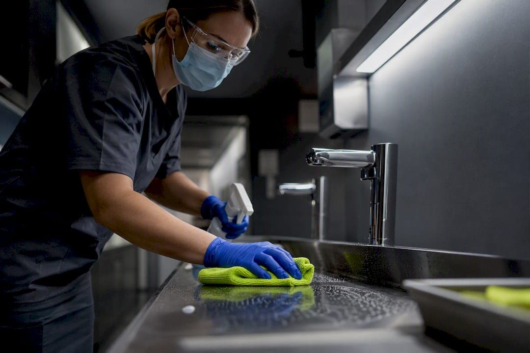 Cut CO2 49–53%: Eco Friendly Hospital Grade Disinfectant for Hosts
